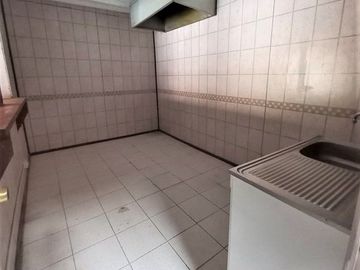 VENDO CASA MUY CENTRAL IDEAL PARA INSTALAR LOCAL DE COMIDA