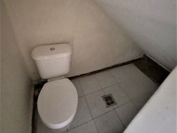 VENDO CASA MUY CENTRAL IDEAL PARA INSTALAR LOCAL DE COMIDA