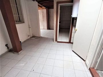 VENDO CASA MUY CENTRAL IDEAL PARA INSTALAR LOCAL DE COMIDA