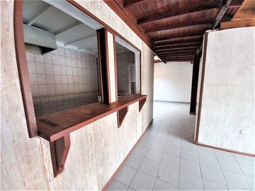 VENDO CASA MUY CENTRAL IDEAL PARA INSTALAR LOCAL DE COMIDA