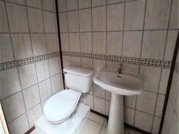 VENDO CASA MUY CENTRAL IDEAL PARA INSTALAR LOCAL DE COMIDA