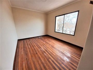 VENDO CASA MUY CENTRAL IDEAL PARA INSTALAR LOCAL DE COMIDA