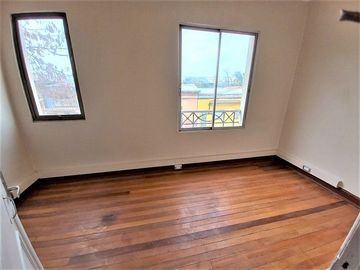 VENDO CASA MUY CENTRAL IDEAL PARA INSTALAR LOCAL DE COMIDA