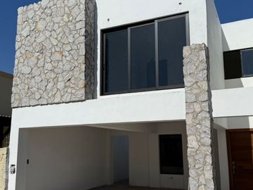 SE VENDE CASA EN MONTECARLO RESIDENCIAL