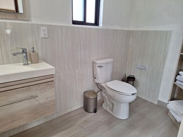 VENTA CASA COLINAS DEL BOSQUE EN PRIVADA 5 RECÁMARAS CORREGIDORA QUERÉTARO