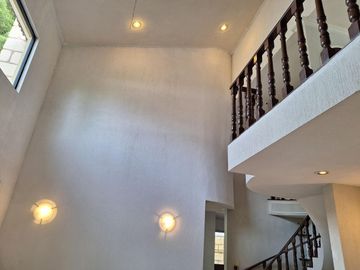 VENTA CASA COLINAS DEL BOSQUE EN PRIVADA 5 RECÁMARAS CORREGIDORA QUERÉTARO