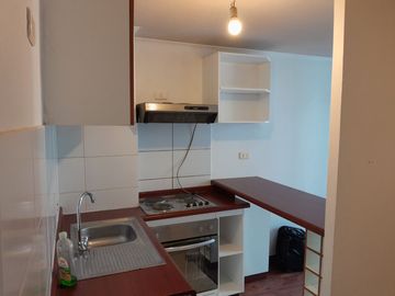 DEPTO., ESTAC. y BODEGA - A DOS CUADRAS DEL METRO SANTA ISABEL L. 5.