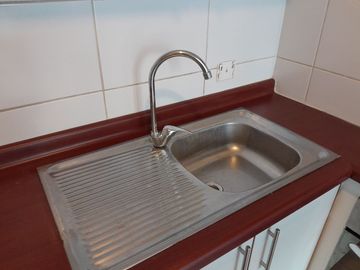 DEPTO., ESTAC. y BODEGA - A DOS CUADRAS DEL METRO SANTA ISABEL L. 5.