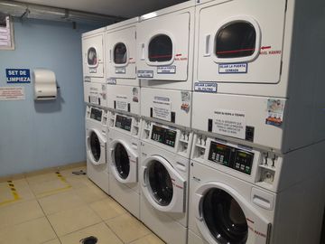 DEPTO., ESTAC. y BODEGA - A DOS CUADRAS DEL METRO SANTA ISABEL L. 5.