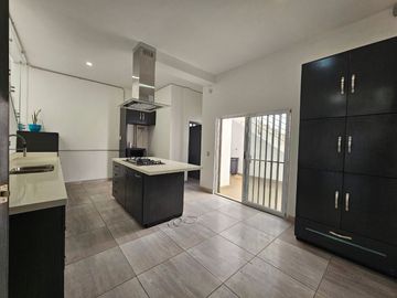 CASA EN VENTA / RENTA