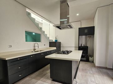 CASA EN VENTA / RENTA