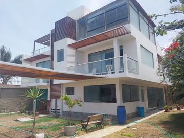 VENTA DE CASA 3 PISOS EN PLAYA PUNTA NEGRA, EL SUR