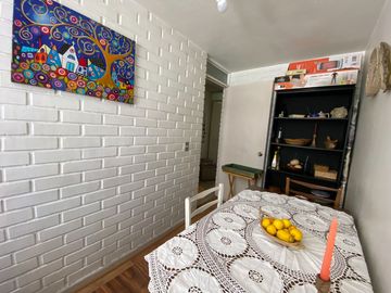 Departamento a pasos del Metro Chile España, gastos comunes bajos.