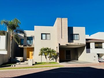 CASA EN VENTA EN JARDINES DEL CAMPESTRE AL NORTE DE AGS