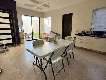 CASA EN VENTA EN JARDINES DEL CAMPESTRE AL NORTE DE AGS