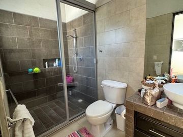 CASA EN VENTA EN JARDINES DEL CAMPESTRE AL NORTE DE AGS