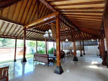 Villa Joglo Etnik dengan Kolam Renang dekat Jalan Kaliurang