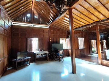 Villa Joglo Etnik dengan Kolam Renang dekat Jalan Kaliurang