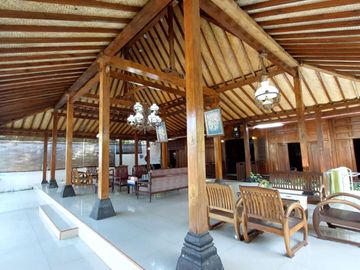 Villa Joglo Etnik dengan Kolam Renang dekat Jalan Kaliurang