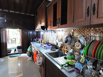Villa Joglo Etnik dengan Kolam Renang dekat Jalan Kaliurang
