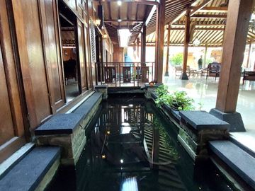 Villa Joglo Etnik dengan Kolam Renang dekat Jalan Kaliurang