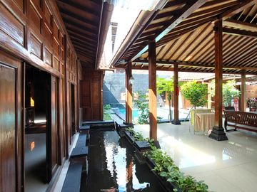 Villa Joglo Etnik dengan Kolam Renang dekat Jalan Kaliurang