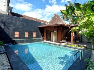 Villa Joglo Etnik dengan Kolam Renang dekat Jalan Kaliurang