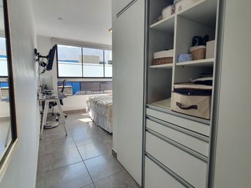 MODERNO DPTO EN CONDOMINIO LAS LOMAS DE LA MOLINA VIEJA