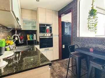 MODERNO DPTO EN CONDOMINIO LAS LOMAS DE LA MOLINA VIEJA