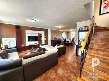 Casa INDEPENDIENTE 4 habitaciones dormitorio en planta baja Conocoto Valle de los Chillos 2 parqueaderos La Salle 6 de Junio