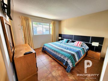 Casa INDEPENDIENTE 4 habitaciones dormitorio en planta baja Conocoto Valle de los Chillos 2 parqueaderos La Salle 6 de Junio