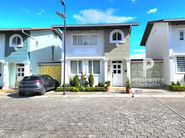 Casa INDEPENDIENTE 4 habitaciones dormitorio en planta baja Conocoto Valle de los Chillos 2 parqueaderos La Salle 6 de Junio