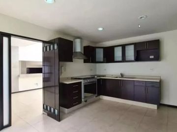 CASA EN REMATE EN METEPEC.