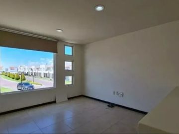 CASA EN REMATE EN METEPEC.