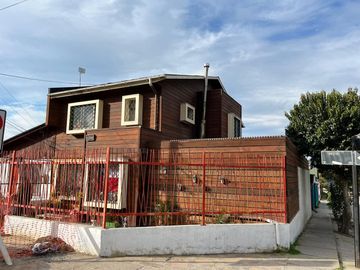 Casa 3 Dormitorios 3 Baños, Estacionamiento. 180 m2 en calle Hernán Ariztia 1199 Villa El Parque en Melipilla