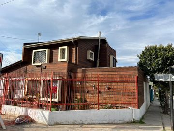 Casa 3 Dormitorios 3 Baños, Estacionamiento. 180 m2 en calle Hernán Ariztia 1199 Villa El Parque en Melipilla