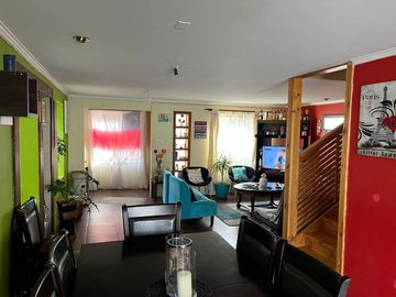 Casa 3 Dormitorios 3 Baños, Estacionamiento. 180 m2 en calle Hernán Ariztia 1199 Villa El Parque en Melipilla