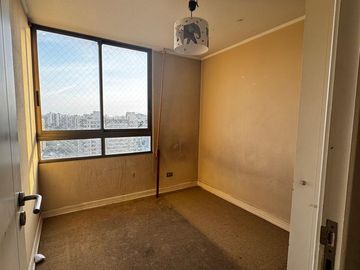 Departamento 3 dormitorios 2 baños. Inmueble adjudicado en remate ubicado en Vicuña Mackenna 6501, Metro Mirador, La Florida.
