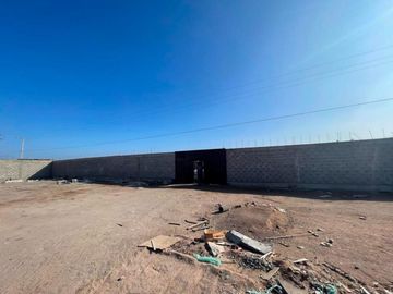 Local Industrial con Terredo de 2.500 m2 y 855m2 Construidos, en Pasaje El Caliche lotes 11 y 12 Alto Hospicio, Iquique.