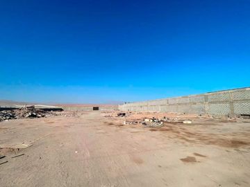 Local Industrial con Terredo de 2.500 m2 y 855m2 Construidos, en Pasaje El Caliche lotes 11 y 12 Alto Hospicio, Iquique.