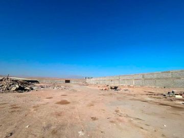 Local Industrial con Terredo de 2.500 m2 y 855m2 Construidos, en Pasaje El Caliche lotes 11 y 12 Alto Hospicio, Iquique.