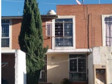 CASA EN VENTA UBICADA EN ZONA HEROES Y 14 SUR, PUEBLA.