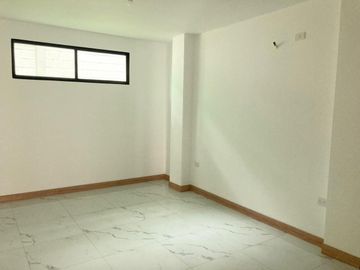 Departamento de Venta en sector Los Ceibos, Guayaquil