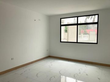 Departamento de Venta en sector Los Ceibos, Guayaquil