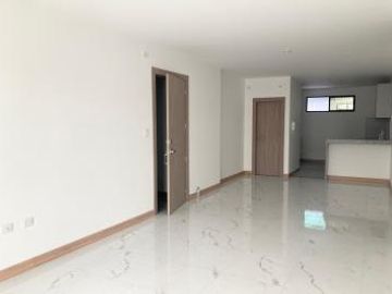 Departamento de Venta en sector Los Ceibos, Guayaquil