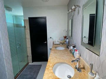 RESIDENCIA EN VENTA EN ISLA MUSULA, CON ALBERCA PROPIA DE 3 NIVELES, 3 RECAMARAS, GYM Y ROOF GARDEN