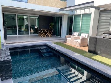 RESIDENCIA EN VENTA EN ISLA MUSULA, CON ALBERCA PROPIA DE 3 NIVELES, 3 RECAMARAS, GYM Y ROOF GARDEN
