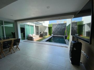 RESIDENCIA EN VENTA EN ISLA MUSULA, CON ALBERCA PROPIA DE 3 NIVELES, 3 RECAMARAS, GYM Y ROOF GARDEN