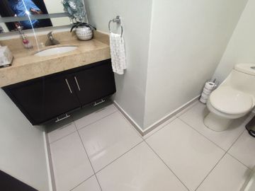 RESIDENCIA EN VENTA EN ISLA MUSULA, CON ALBERCA PROPIA DE 3 NIVELES, 3 RECAMARAS, GYM Y ROOF GARDEN
