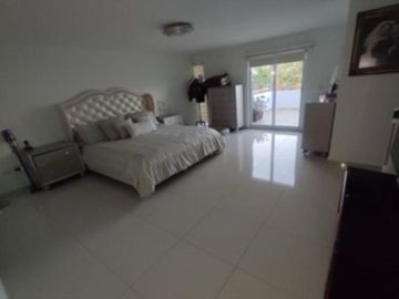 RESIDENCIA EN VENTA EN ISLA MUSULA, CON ALBERCA PROPIA DE 3 NIVELES, 3 RECAMARAS, GYM Y ROOF GARDEN